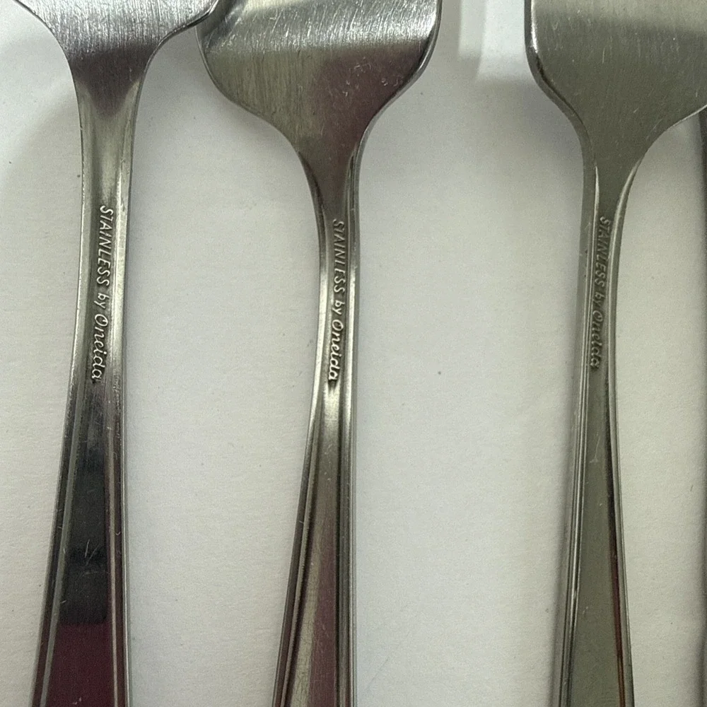 Oneida ASHMORE Stainless Flatware Forks Salad Table Knives Serv Spoon 12pc LOT